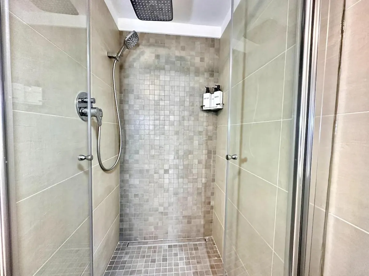 Vle Dante Riccione-Lusso In Centro-Doppio Living Room-2 Camere Matrimoniali Kingsize-Doppia Cucina Professionale-3 Bagni Completi-2 Parcheggi Gratuiti In Garage-250Mt Dal Mare Apartamento Riccione