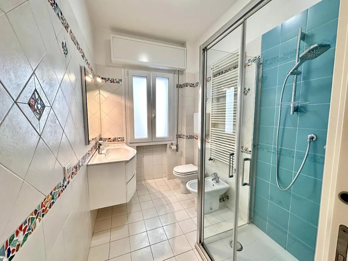 Vle Dante Riccione-Lusso In Centro-Doppio Living Room-2 Camere Matrimoniali Kingsize-Doppia Cucina Professionale-3 Bagni Completi-2 Parcheggi Gratuiti In Garage-250Mt Dal Mare