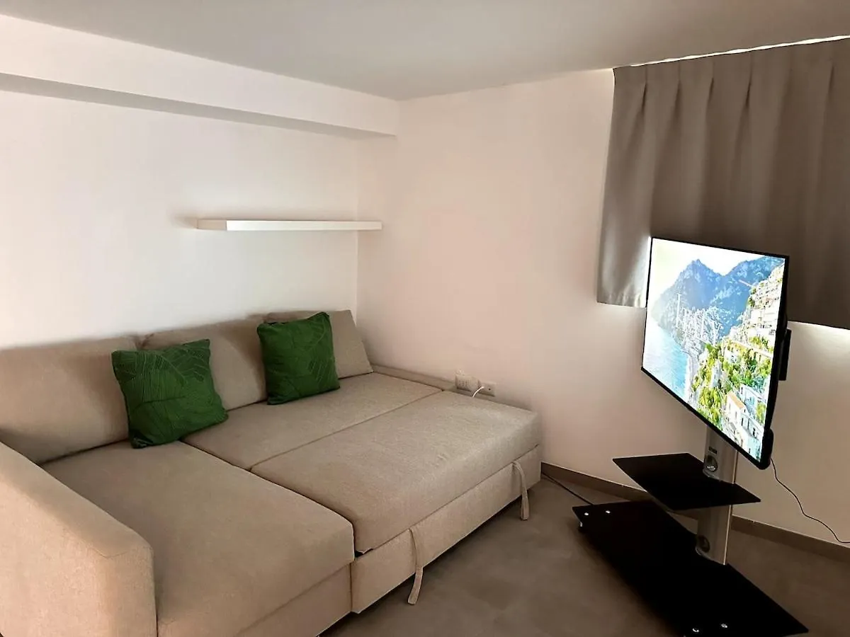 Vle Dante Riccione-Lusso In Centro-Doppio Living Room-2 Camere Matrimoniali Kingsize-Doppia Cucina Professionale-3 Bagni Completi-2 Parcheggi Gratuiti In Garage-250Mt Dal Mare