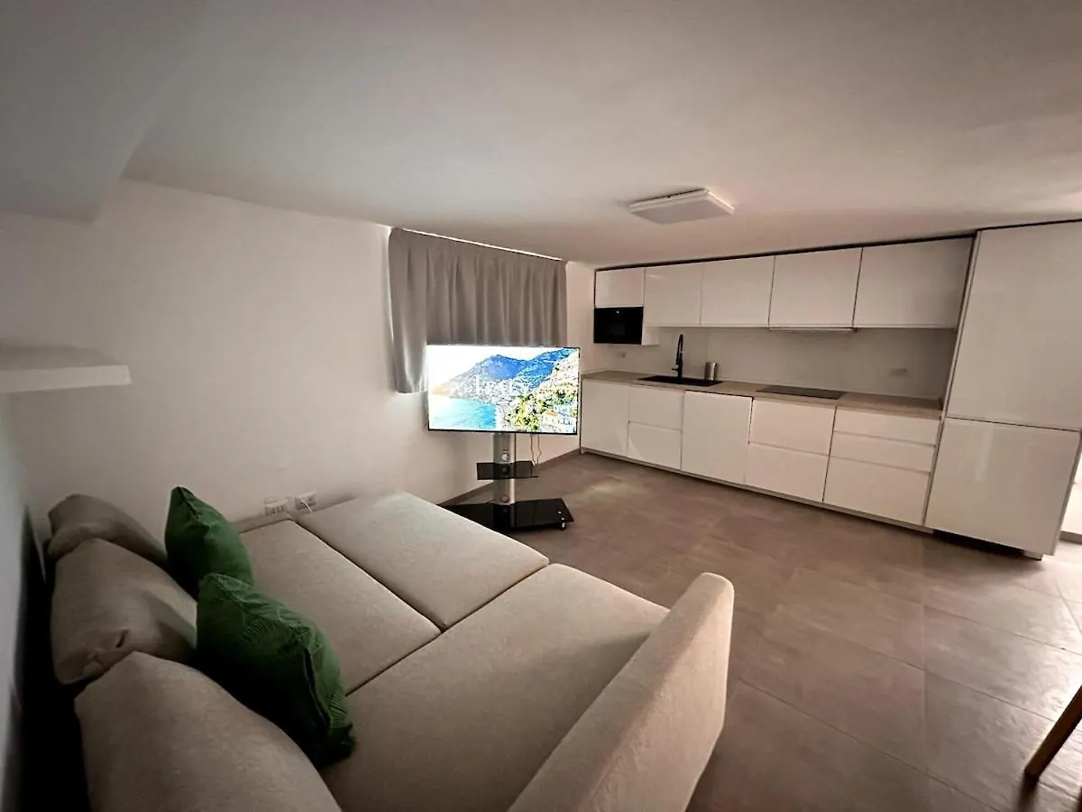 Apartamento Vle Dante Riccione-Lusso In Centro-Doppio Living Room-2 Camere Matrimoniali Kingsize-Doppia Cucina Professionale-3 Bagni Completi-2 Parcheggi Gratuiti In Garage-250Mt Dal Mare Italia