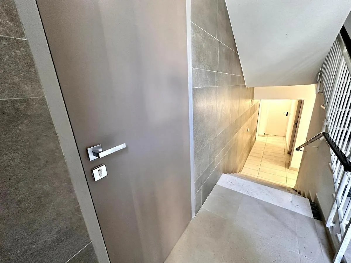 Vle Dante Riccione--Lux Apt--2 Living Room--2 Camere Matrimoniali Kingsize--2 Cucine Professionali--3 Bagni Completi--2 Parcheggi Gratuiti--250Mt Dal Mare 0*, Riccione