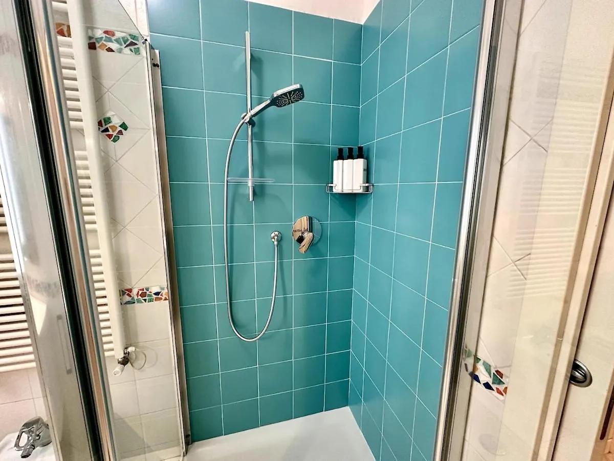 Vle Dante Riccione--Lux Apt--2 Living Room--2 Camere Matrimoniali Kingsize--2 Cucine Professionali--3 Bagni Completi--2 Parcheggi Gratuiti--250Mt Dal Mare Italy