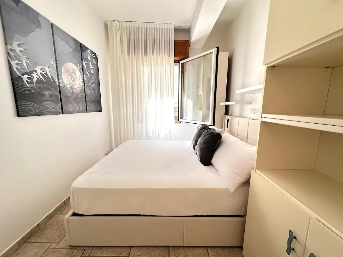 Apartment Vle Dante Riccione--Lux Apt--2 Living Room--2 Camere Matrimoniali Kingsize--2 Cucine Professionali--3 Bagni Completi--2 Parcheggi Gratuiti--250Mt Dal Mare