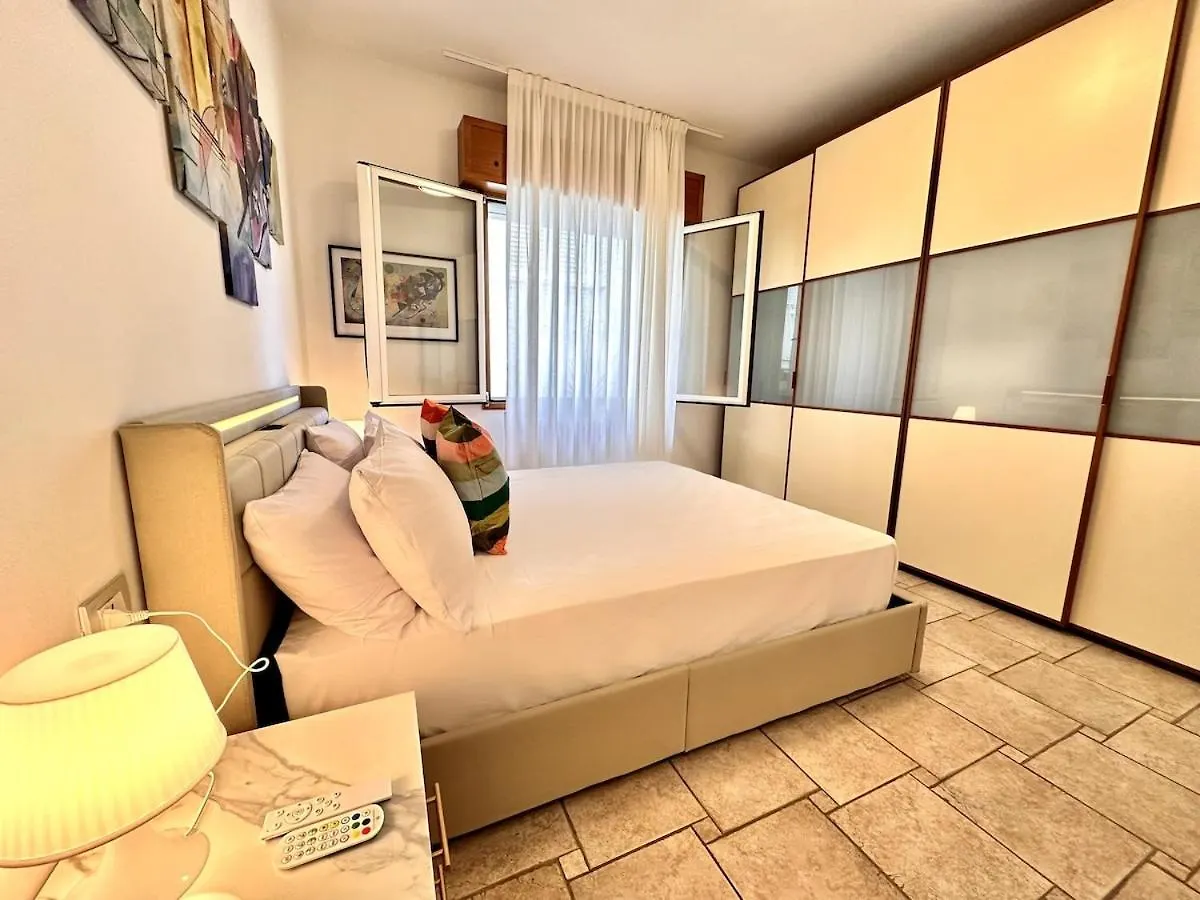 Apartment Vle Dante Riccione--Lux Apt--2 Living Room--2 Camere Matrimoniali Kingsize--2 Cucine Professionali--3 Bagni Completi--2 Parcheggi Gratuiti--250Mt Dal Mare Italy